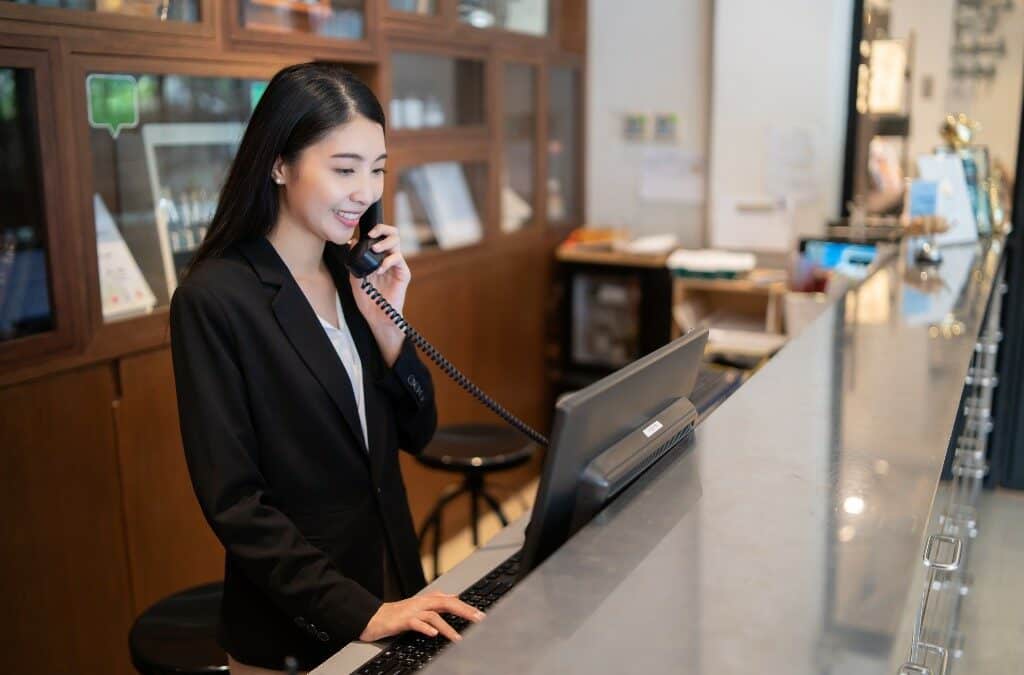 hotel receptionist - IT services for hotels in Utah